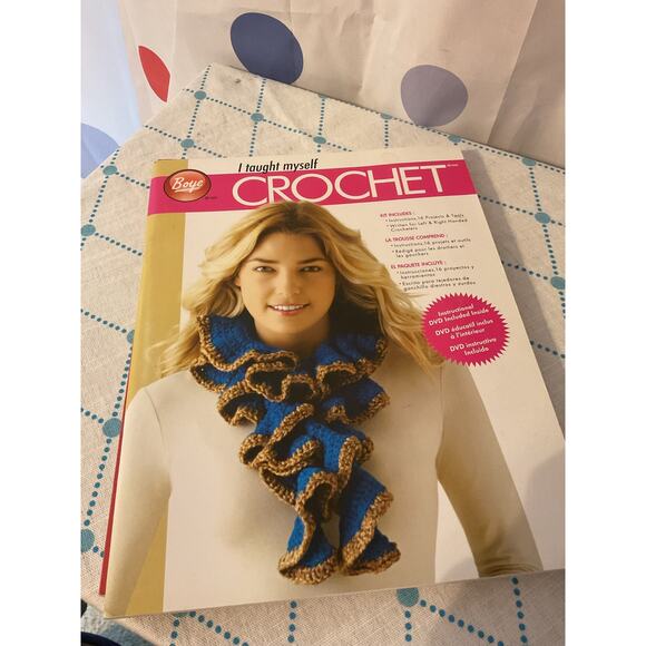 NWT Bundle of 2 Crochet Books Guides To Crocheting - Picture 6 of 6